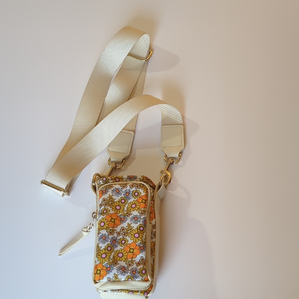 Water Bottle Bag W Zipper Pocket In Front And Slip Pocket In Back Floral Print